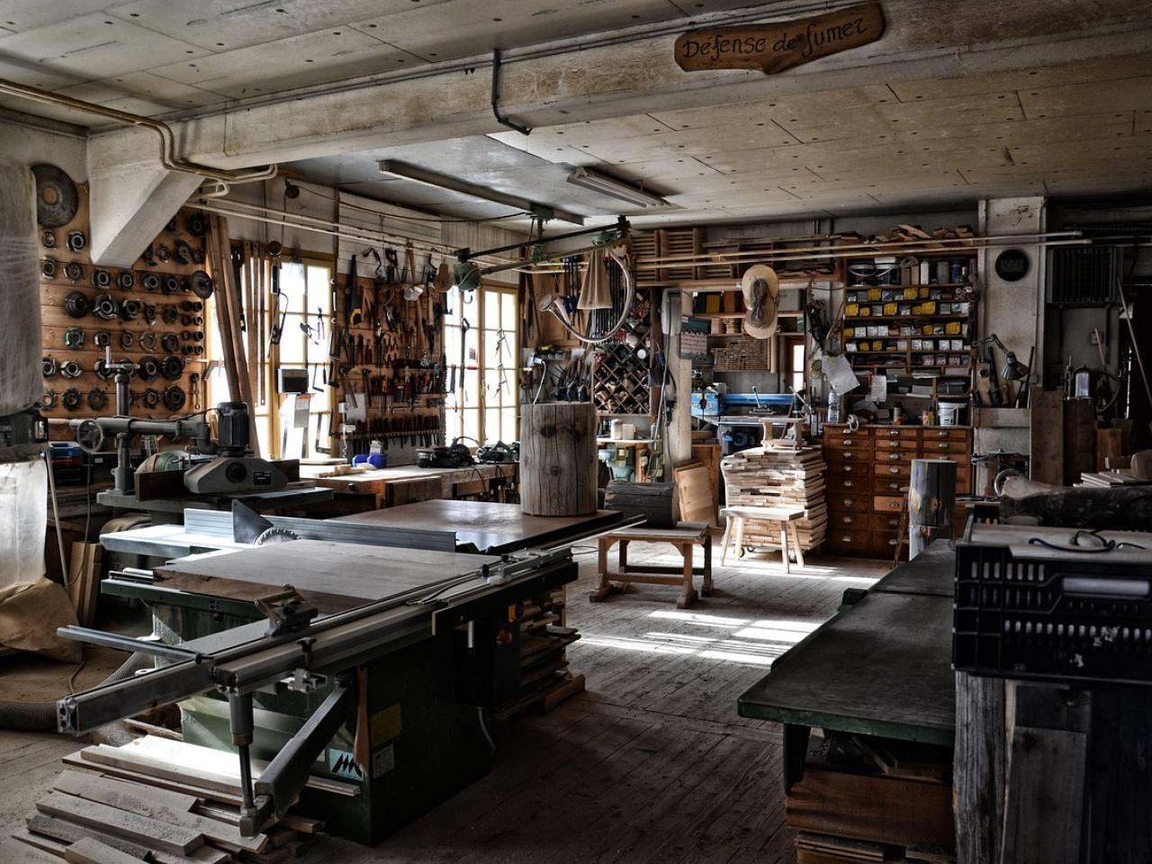 Montaggio delle ante in bottega